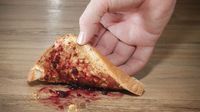 Hati-hati! 6 Kebiasaan Makan Ini Bisa Picu Kontaminasi Bakteri
