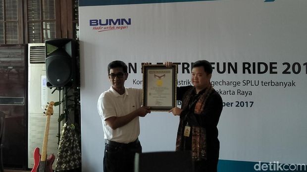 Konvoi Motor Listrik Jakarta Bukukan Rekor Muri