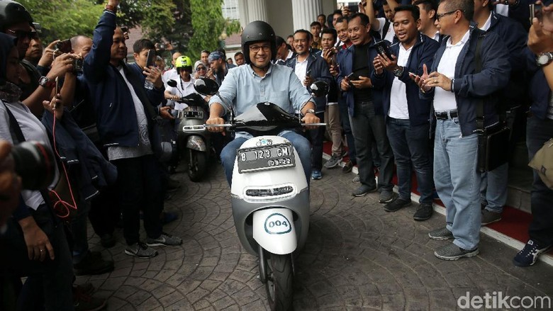  Kapan  PNS Pemprov DKI Naik Motor  Listrik  