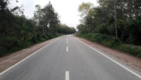 Jaringan jalan perbatasan merupakan infrastruktur yang bernilai strategis bagi NKRI dengan fungsi sebagai pertahanan dan keamanan negara dan sebagai pintu gerbang aktivitas ekonomi dan perdagangan dengan negara tetangga. Pool/PUPR.
