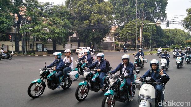 Konvoi Motor Listrik Jakarta Bukukan Rekor Muri