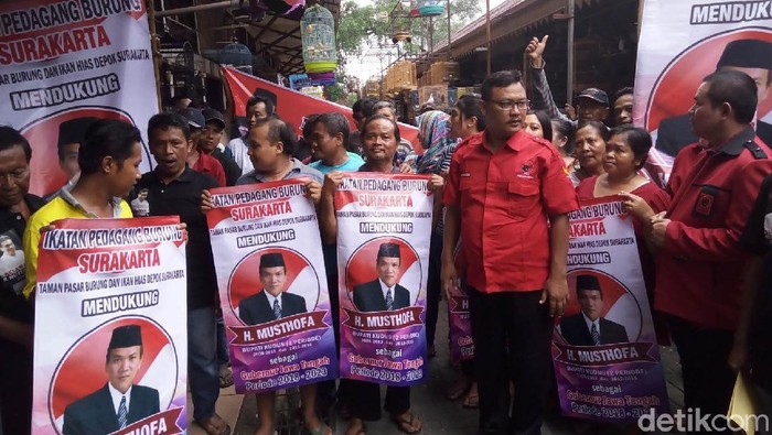 Cari Dukungan, Bupati Kudus Datangi Pasar Burung di Solo