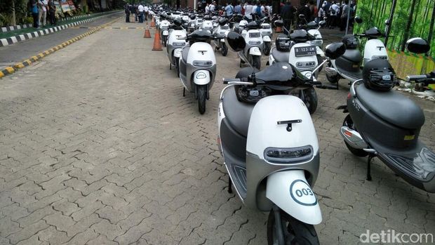 Ratusan Motor  Listrik  Konvoi di Jakarta