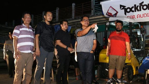 Direktorat Reserse Narkoba Polda Metro Jaya membongkar penyelundupan sabu di dalam alat berat forklift asal Taiwan di Jatiuwung, Tangerang.