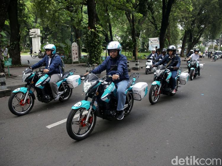 Konvoi Motor Listrik Keliling Ibu Kota