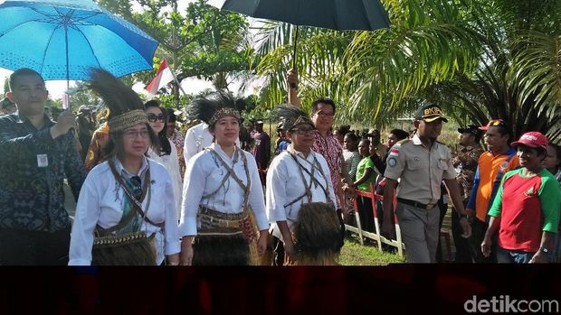  Menko PMK Puan Maharani, Menteri Kesehatan Nila Moeloek dan Menteri PPPA Yohana Yembise