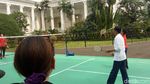 Olahraga Jokowi: Basket, Panah, Tinju, hingga Badminton
