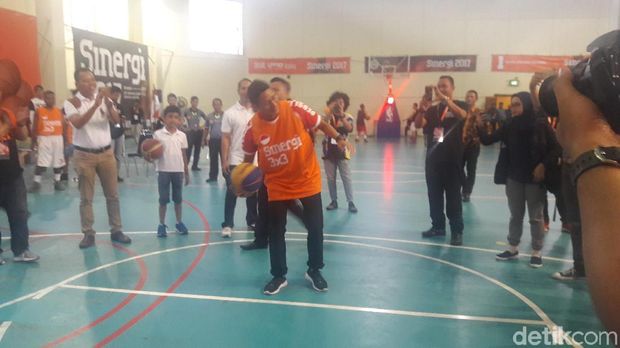  Sandiaga Uno main basket di Senayan, Sabtu (28/10/2017)