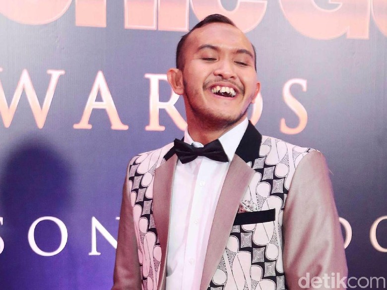 Caisar Sudah Perlihatkan Pacar Baru, Keluarga Belum Mau Mengenal Dulu Caisar Sudah Perlihatkan Pacar Baru, Keluarga Belum Mau Mengenal Dulu