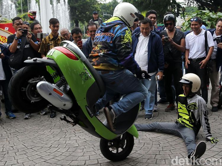 Aksi Freestyle Motor Listrik