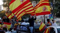 Mereka berkumpul di Barcelona, Spanyol, untuk menyuarakan persatuan antara Spanyol dengan Catalonia (REUTERS/Yves Herman)