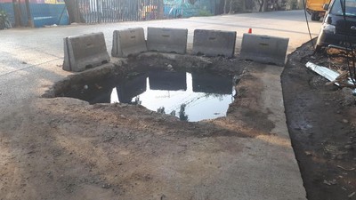 Galian Menganga di Lodan Raya Kini Dipagari, Kapan Proyek Selesai?