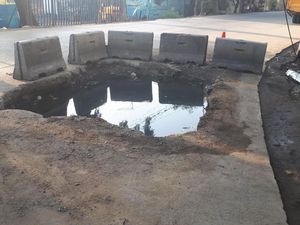 Galian Menganga di Lodan Raya Kini Dipagari, Kapan Proyek Selesai?