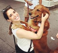 Gemas! Anjing Ini Suka Peluk Orang