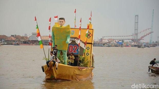 Keren! Saat Sungai Musi Penuh Perahu Hias