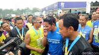 Wali Kota Bogor Bima Arya juga ikut Jakarta Marathon 2017. Dia mengikuti kategori 10 kilometer.
