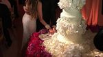 Mewah! Cake Pernikahan Terbalik, 10 Tingkat hingga Harga 1 Miliar