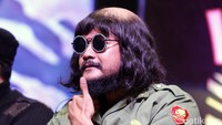 Lihat Dwi Sasono dengan penampilan uniknya ini pada Desember mendatang. Foto: Palevi