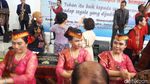 Momen Anies Resmikan Gereja Semper: Nyanyi Hingga Diberi Kain Ulos