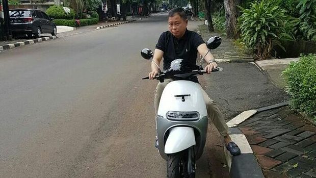 Baru Beli Motor Listrik, Jonan Langsung Jajal di Minggu Pagi