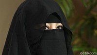 Pipik melanjutkan misi mendiang suaminya untuk terus berdakwah. Foto: Pipik Dian Irawati / Hanif Hawari