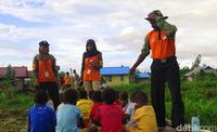 Ekspedisi NKRI Bangun Jembatan Agar Siswa Tak Berenang ke Sekolah