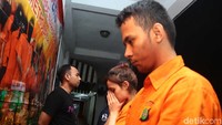 Inilah penampakan keduanya di Polda Metro Jaya. Foto: Safitri Crespin / Ismail
