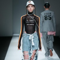 Vlada Zyuba meninggal diduga karena radang otak atau meningitis. Kondisinya diperparah dengan kelelahan akut setelah 12 jam fashion show di Shanghai. Foto: Instagram/_dzyuba