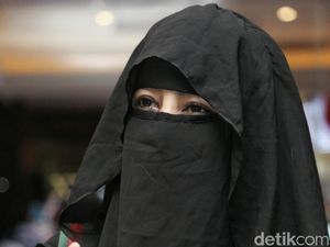 Umi Pipik Idap Tumor Kelenjar Getah Bening, Kenali Gejalanya