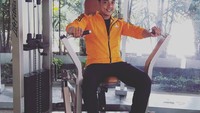 Meski sibuk berdakwah, pria yang lahir pada 1 Mei 1983 itu tak lantas mengabaikan kesehatannya. Terlihat dari akun Instagram pribadinya, Ustad Riza Muhammad tampak rajin pergi ke tempat gym untuk berolahraga. Foto: Instagram @rizamuhammad01