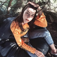 Untuk bekerja di Shanghai, Vlada harus meninggalkan sekolahnya sementara di kampung halamannya, Perm, Rusia. Foto: Dok. VK.com