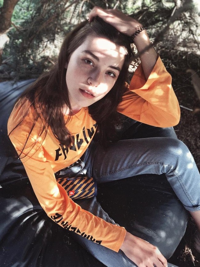 Untuk bekerja di Shanghai, Vlada harus meninggalkan sekolahnya sementara di kampung halamannya, Perm, Rusia. Foto: Dok. VK.com