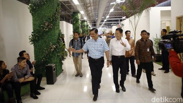 Dihadiri Luhut, Lippo Lakukan Topping Off 2 Tower Meikarta.