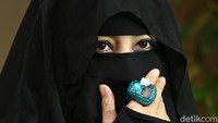 Umi Pipik yang kini bercadar. Foto: Pipik Dian Irawati / Hanif Hawari