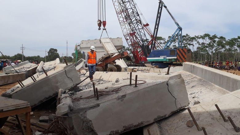 Kasus Girder Flyover Ambruk, Kapolda Jatim: Pasti Ono Tersangkanya Kasus Girder Flyover Ambruk, Kapolda Jatim: Pasti Ono Tersangkanya