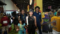 Nirina Zubir dan Ario Bayu ikutan mejeng di acara Indonesia Comic Con. Kostum mereka persis dalam film garapan Anggy Umbara. Foto: Palevi