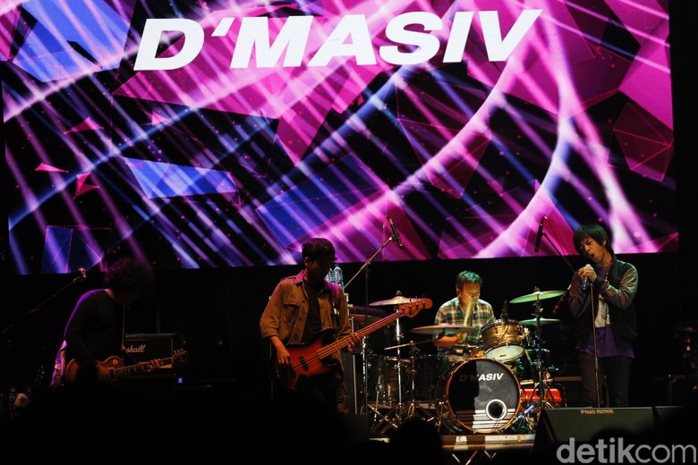 Mellow Bareng DMASIV dan Hantaman Andra and The Backbone Mellow Bareng DMASIV dan Hantaman Andra and The Backbone