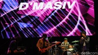 DMASIV juga membuat galau penonton dengan hits-hits mereka. Foto: Asep Syaifullah