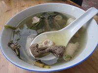 Diyakini Bikin Awet Muda, Wanita Vietnam Konsumsi Daging Tikus!