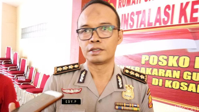 4 Jenazah Korban Kecelakaan di Tol Cipularang Sudah Diambil Keluarga 4 Jenazah Korban Kecelakaan di Tol Cipularang Sudah Diambil Keluarga