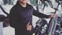 Dari beberapa foto yang terlihat, ustad lulusan sebuah pesantren di Bali ini kerap menjajal berbagai alat olahraga yang disediakan tempat gym tersebut. Foto: Instagram @rizamuhammad01