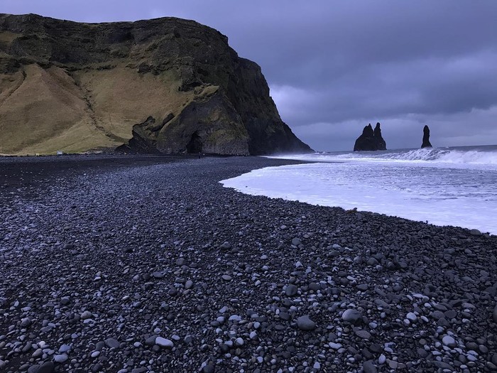 Pantai Pasir Paling Hitam di Islandia, Black Sand Beach di Reynir