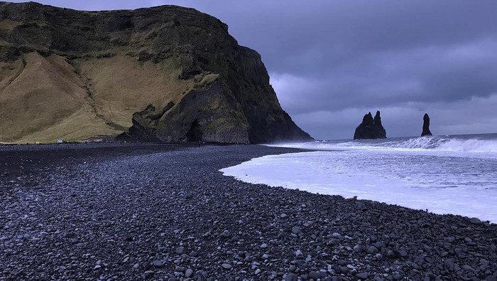 Pantai Pasir Paling Hitam di Islandia Pantai Pasir Paling Hitam di Islandia, Black Sand Beach di Reynir