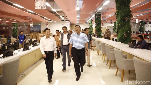 Menko Maritim Hadiri Topping Off 2 Tower Meikarta Senilai Rp 1 Triliun