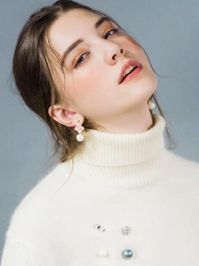 Vlada Zyuba terikat kontrak kerja sama dengan agensi model China. Sebelum meninggal, ia telah tiga bulan tinggal di China. Foto: Instagram/_dzyuba