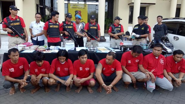 Komplotan penipu ini beranggotakan 8 orang