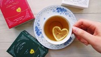 Diseduh dalam teh, kok lemonnya berbentuk hati ya. Foto: Istimewa