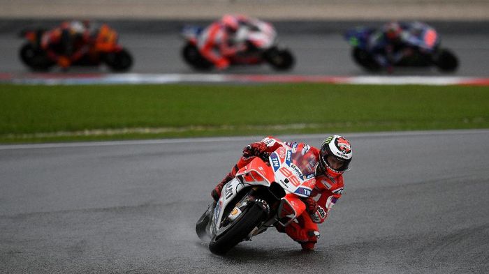 Jorge Lorenzo mengaku kesulitan beradaptasi dengan motor Ducati (AFP PHOTO / MANAN VATSYAYANA) Jorge Lorenzo mengaku kesulitan beradaptasi dengan motor Ducati (AFP PHOTO / MANAN VATSYAYANA)