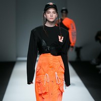 Dilaporkan Daily Mail, model berusia 14 tahun ini jatuh pingsan dan koma sebelum melangkah untuk terakhir kalinya dari berbagai penampilannya di Shanghai. Foto: Instagram/_dzyuba