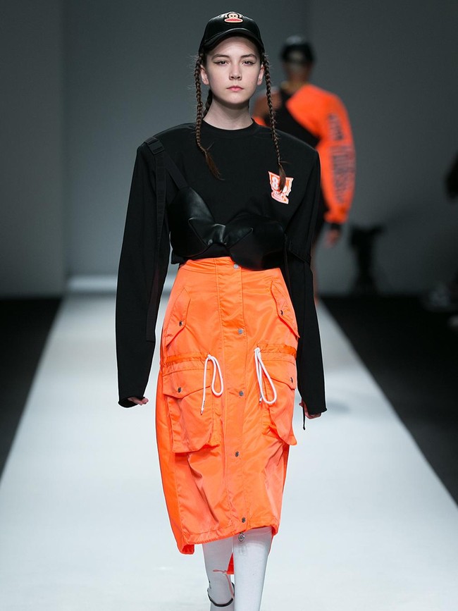 Dilaporkan Daily Mail, model berusia 14 tahun ini jatuh pingsan dan koma sebelum melangkah untuk terakhir kalinya dari berbagai penampilannya di Shanghai. Foto: Instagram/_dzyuba